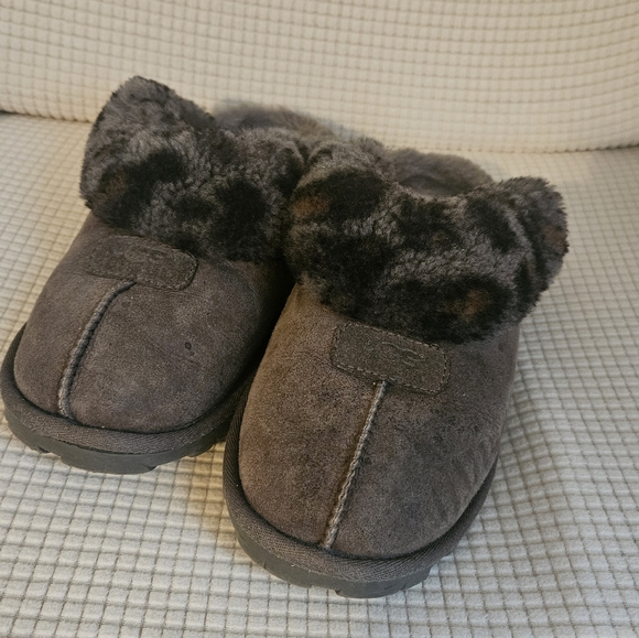 Ugg Slippers - Picture 1 of 5